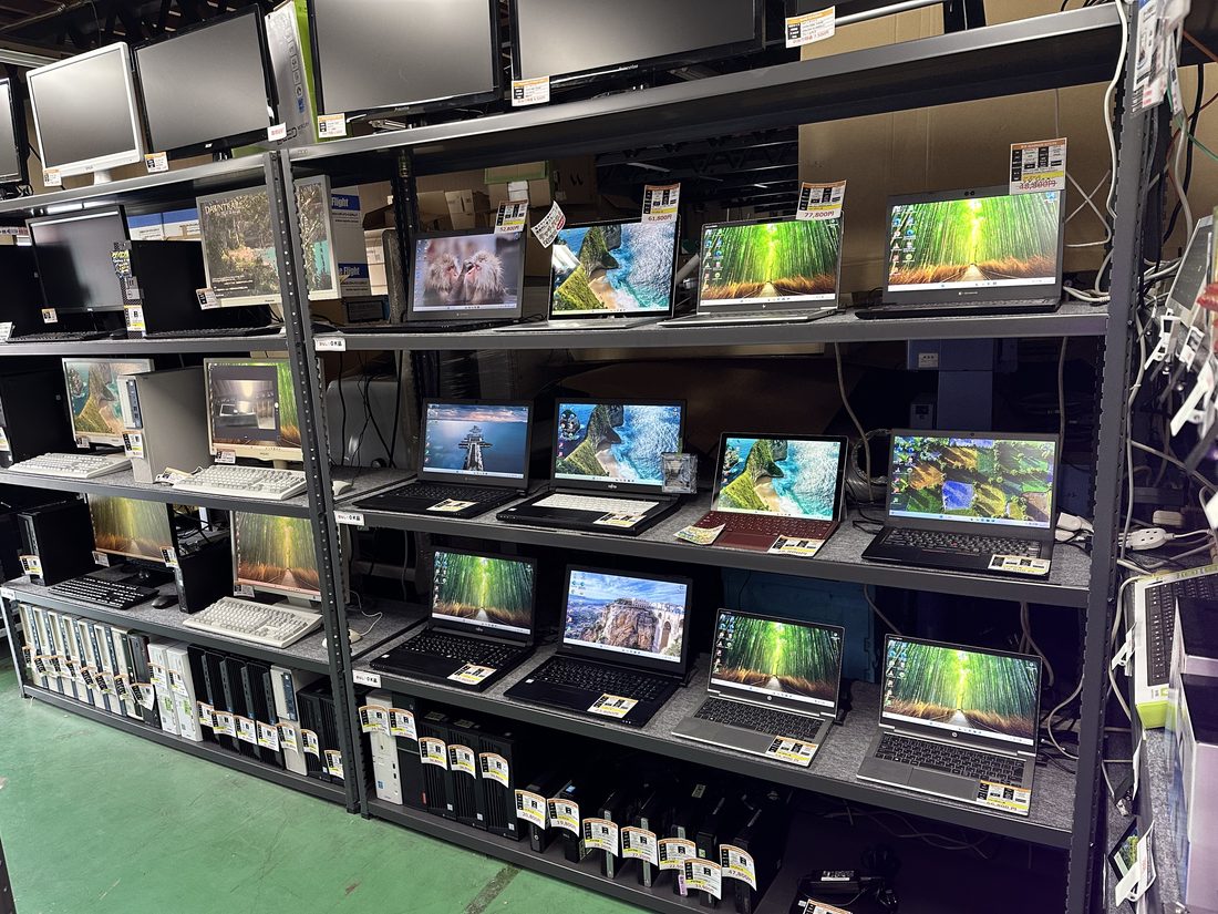 複数の中古PCを見比べられる売り場