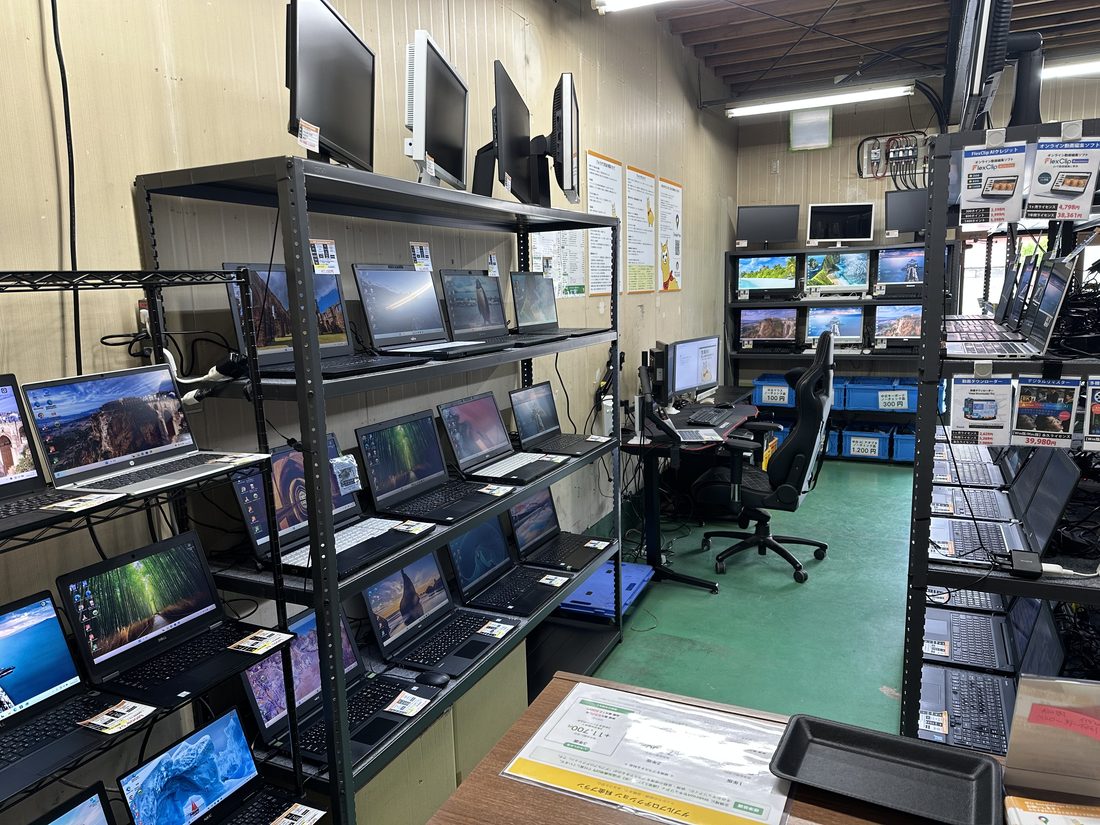 デスクトップやモニターを含む中古PC売り場